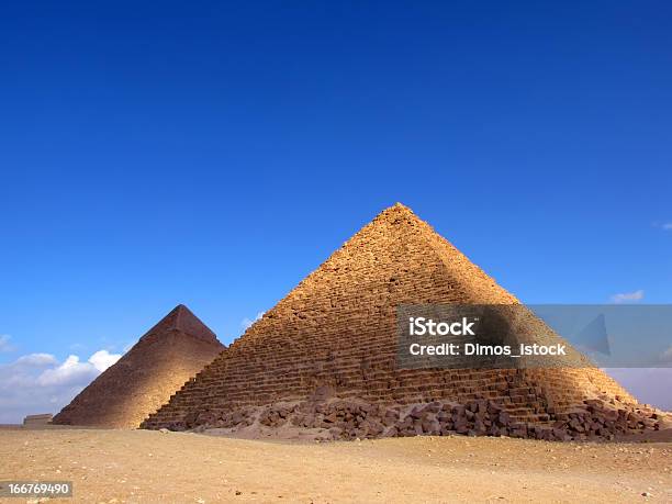 Dwa Piramidy W Gizie Egipt - zdjęcia stockowe i więcej obrazów Egipt - Egipt, Piramida - Konstrukcja budowlana, Schody