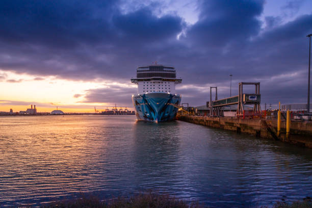 ncl wyland kreuzfahrtschiff - wyland stock-fotos und bilder