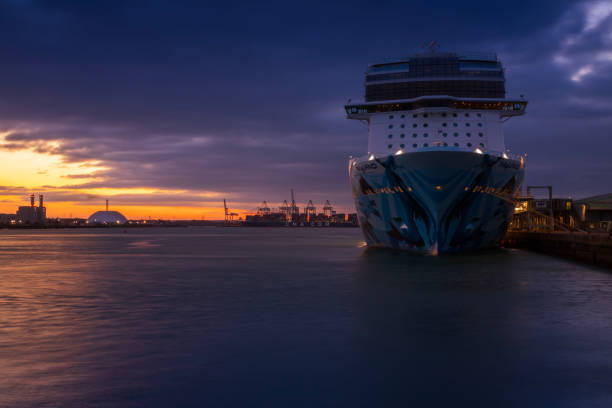 ncl wyland kreuzfahrtschiff - wyland stock-fotos und bilder