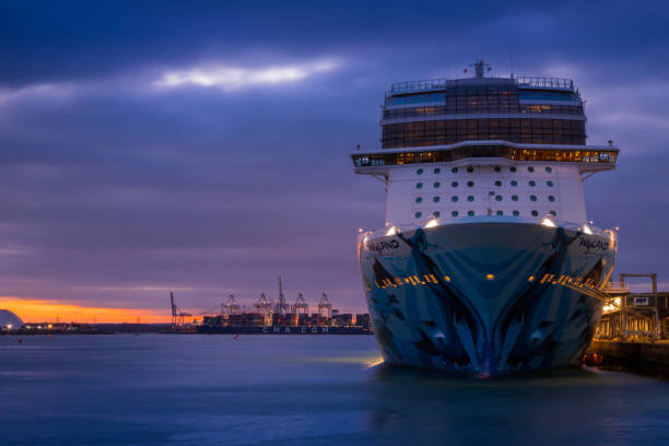 ncl wyland kreuzfahrtschiff - wyland stock-fotos und bilder