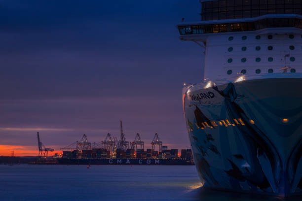 ncl wyland kreuzfahrtschiff - wyland stock-fotos und bilder