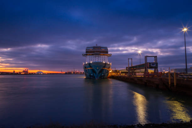 ncl wyland kreuzfahrtschiff - wyland stock-fotos und bilder