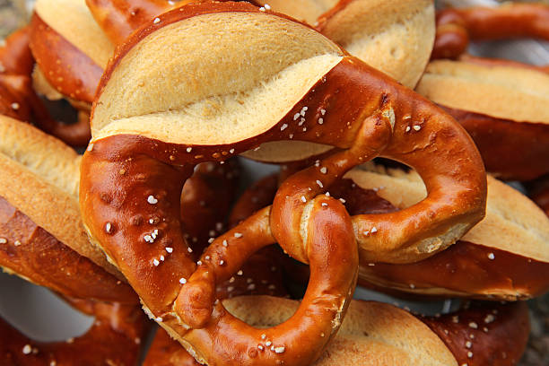 deutsche brezel - pretzel oktoberfest german culture german cuisine stock-fotos und bilder