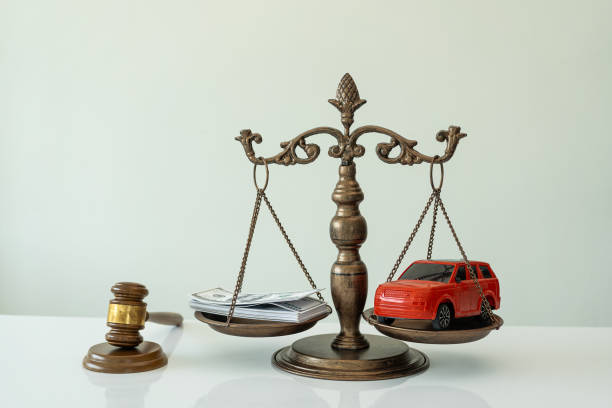 court room gavels and small toy car models on the scales in the court attorney services trial in the civil court in a case study of a car accident and insurance - equal opportunity flash imagens e fotografias de stock