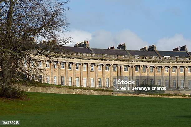 Royal Crescent Stockfoto und mehr Bilder von Architektonische Säule - Architektonische Säule, Architektur, Außenaufnahme von Gebäuden