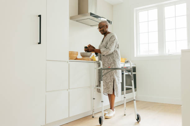 istock Senior women preparing a breakfast 1668018670