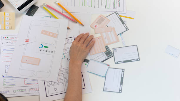 istock Mobile application developers are designing a ux ui system to make the display on the phone screen go smoothly because the ux ui system in a mobile phone affects the operation of various applications. 1668129909