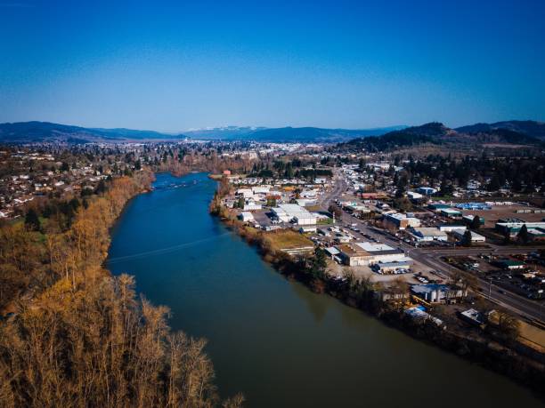 istock Aerial view of a tranquil  river on a sunny day in Eugene 1668193528