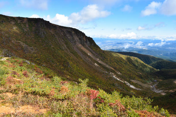 besteigung des mount adatara, fukushima, japan - nihonmatsu stock-fotos und bilder