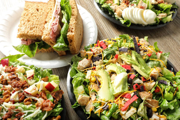 insalatiere di pollo e sandwich di roast beef - chicken salad chicken salad apple foto e immagini stock