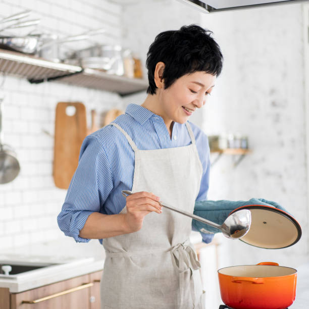 istock An Asian woman is cooking. 1669476337