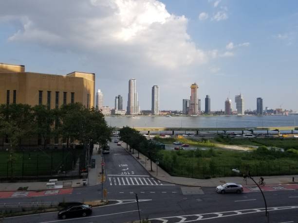 istock Skyline of Manhattan 1669821168
