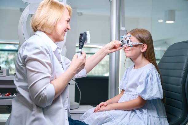 istock Friendly ophthalmologist performing dynamic retinoscopy on little patient 1669936218