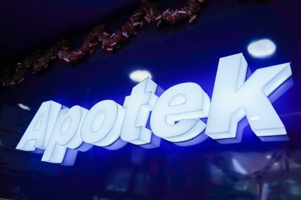 istock Sign concept, Practical doctor, paktek dokter, apotek, text embossed letters on black background, banner, 3d 1669955982