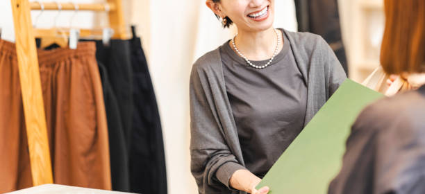 istock Working Japanese woman/apparel clerk 1669964856