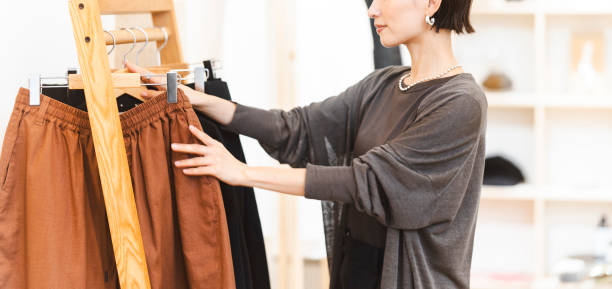 istock Working Japanese woman/apparel clerk 1669965930