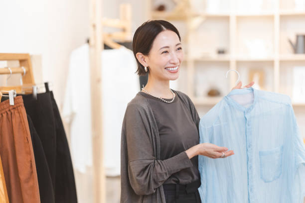 istock Working Japanese woman/apparel clerk 1669965934