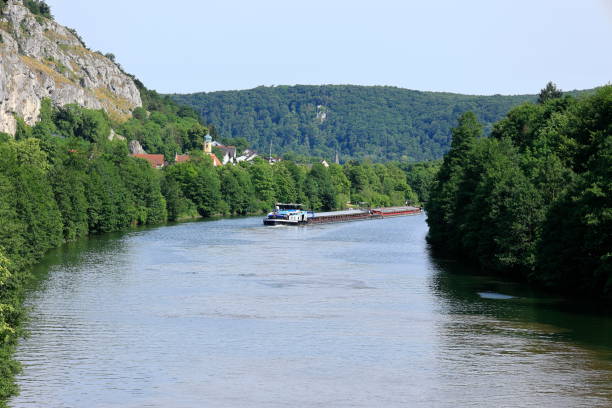 blick auf den main-donau-kanal bei essing in bayern - essing stock-fotos und bilder