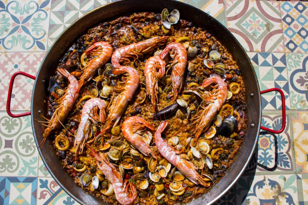 istock Spanish Paella Close Up 1670176725
