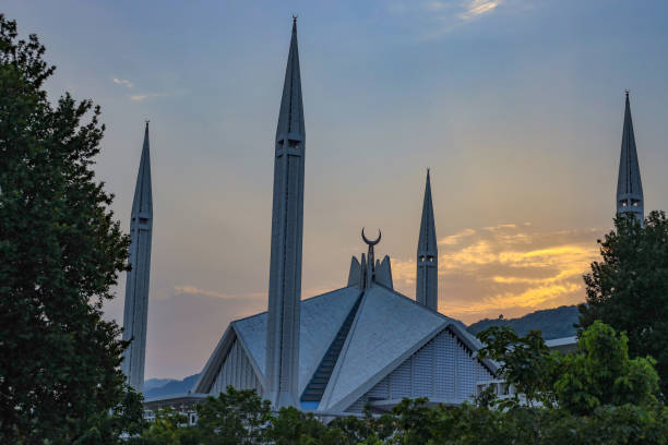 istock Architectural Splendor: Faisal Mosque, Islamabad 1670231087