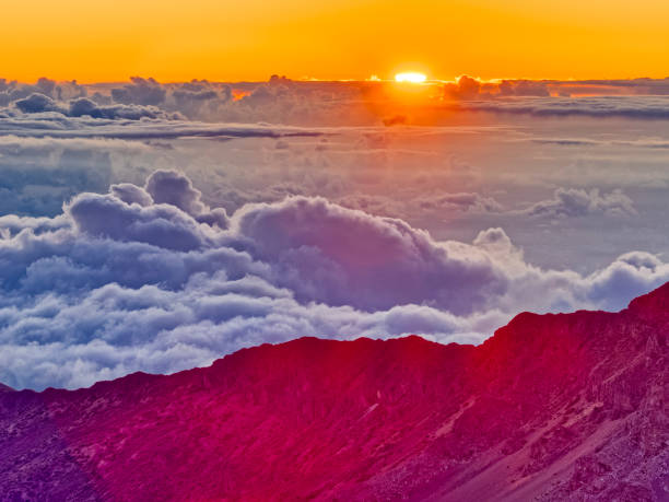 island of maui in hawaii - haleakala national park haleakala crater sunrise mountain 뉴스 사진 이미지