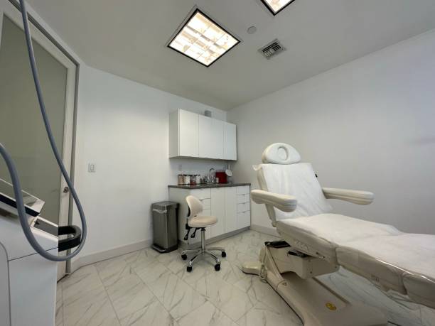 istock Surgical treatment room 1670484403