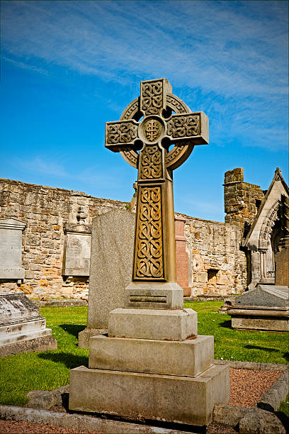 cruz celta - celtic cross fotografías e imágenes de stock