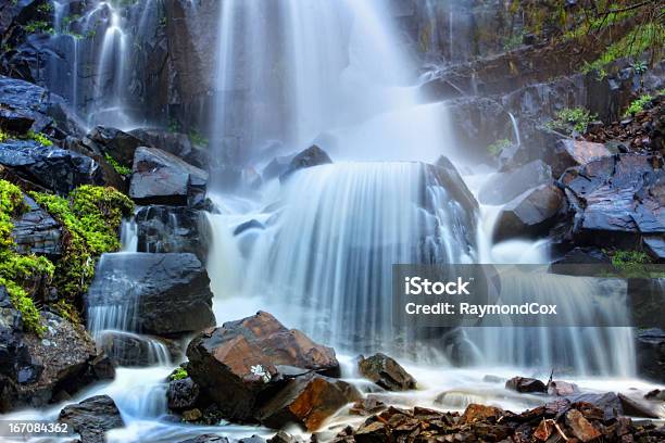 Cascata - Fotografias de stock e mais imagens de Ao Ar Livre - Ao Ar Livre, Cascata, Cena Não Urbana