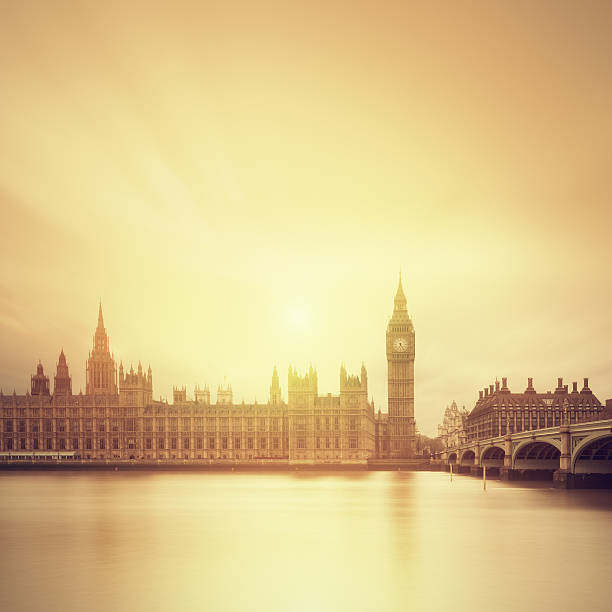 big bena i parlamentu w londynie - london england victorian style big ben dark zdjęcia i obrazy z banku zdjęć