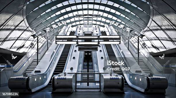 커네리 워프 튜브 스테이션 0명에 대한 스톡 사진 및 기타 이미지 - 0명, 계단, 교통수단