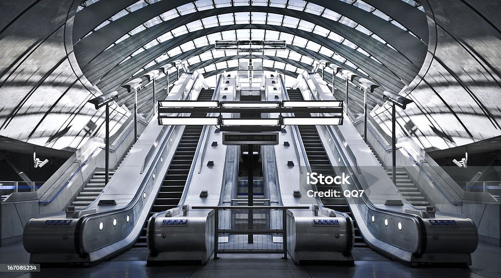 Estação de metrô Canary Wharf - Foto de stock de Capitais internacionais royalty-free