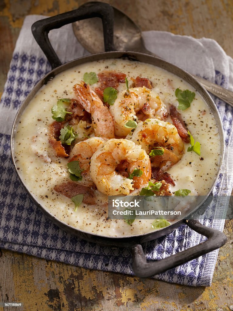 Camarones y Sémola de maíz - Foto de stock de Sémola gruesa libre de derechos