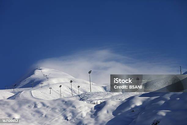 Foto de Pista De Esqui E Ropeways e mais fotos de stock de Colina - Colina, Cáucaso, Céu - Fenômeno natural