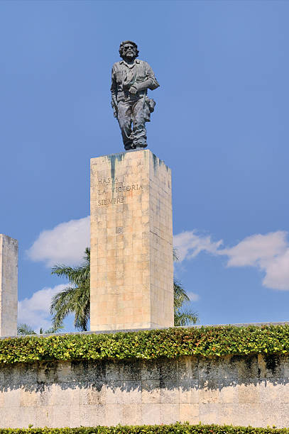 istock Che Guevara Statues in Santa Clara 167129027