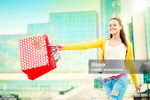 Felice Shopper - Fotografie stock e altre immagini di Adolescente - Adolescente, Borsa, Comprare