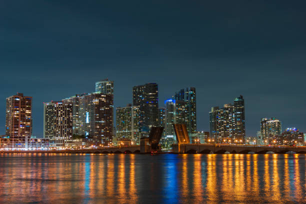 istock Night view of Miami 1671406191