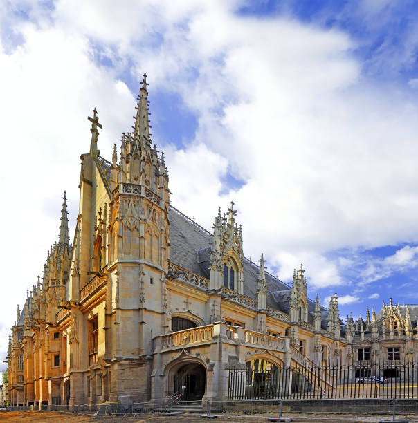 Palace of Justice (Palais de Justice) in Rouen, France Palace of Justice (Palais de Justice) in Rouen. Rouen is the capital of the Upper Normandy. Historic capital city of Normandy, France - an amazing architectural monument palais de justice rouen stock pictures, royalty-free photos & images