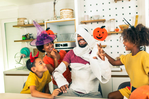 istock Family has fun in Halloween time 1671488606