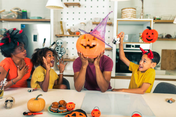 istock Family has fun in Halloween time 1671491253