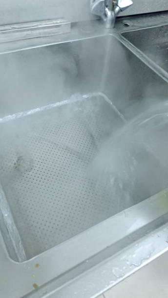 istock The hot water puting in the wash basin 1671491776