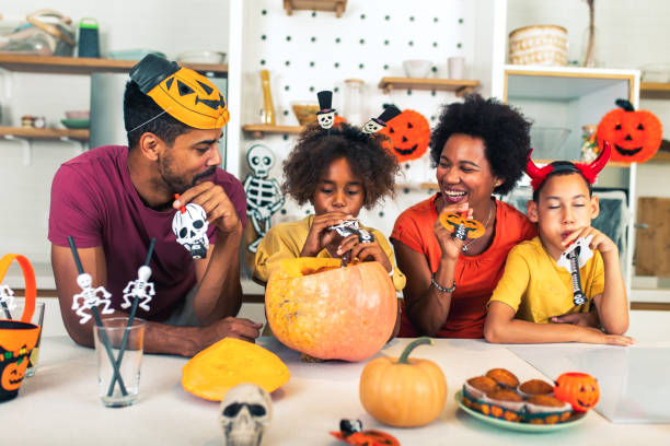 istock Family has fun in Halloween time 1671492824