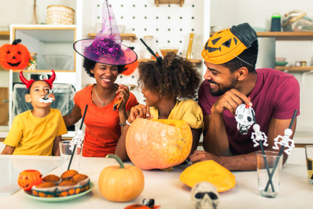 istock Family has fun in Halloween time 1671493345