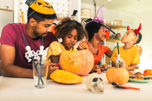 istock Family has fun in Halloween time 1671493348