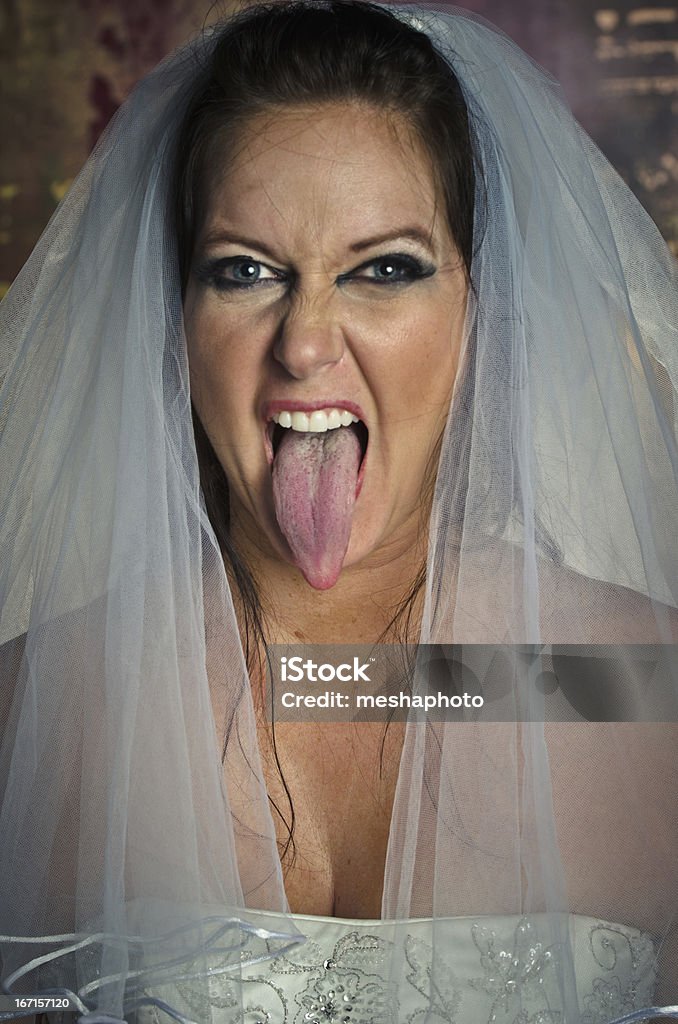Bridezilla Ihre Zunge heraus getroffen - Lizenzfrei Weibliche Person Stock-Foto