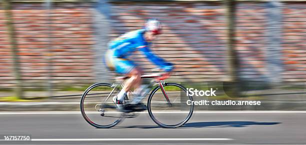 Moto Da Corsa Immagine A Colori - Fotografie stock e altre immagini di Ambientazione esterna - Ambientazione esterna, Bicicletta, Bicicletta da corsa