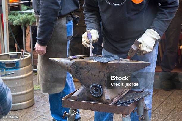 Foto de Ferreiro Com Anvil e mais fotos de stock de Luxemburgo - Luxemburgo, Artesão, Adulto