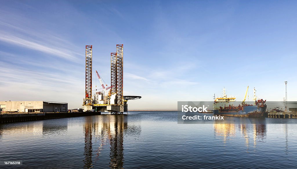 Equipamento de perfuração em Esbjerg harbor, Dinamarca - Foto de stock de Esbjerg royalty-free