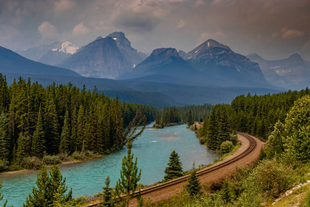 istock Morants Curve Banff National Park Alberta Canada 1671682141