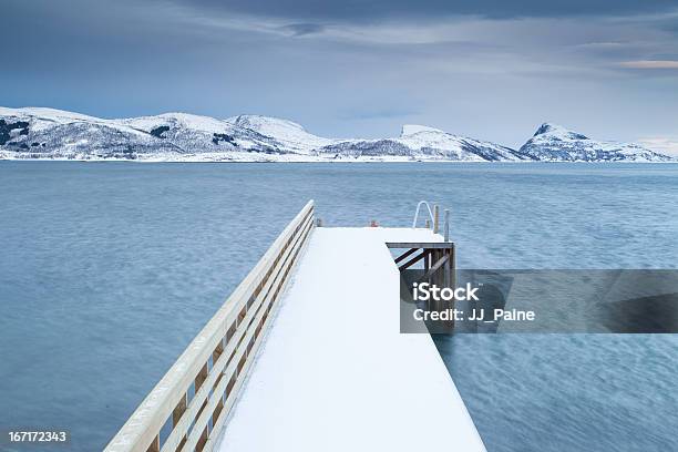 Pier In Fjord Stockfoto und mehr Bilder von Anlegestelle - Anlegestelle, Bauwerk, Berg