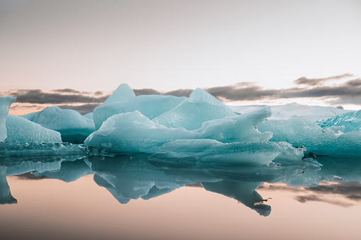 Jökulsárlón is Iceland’s most famous glacier lagoon. Conveniently located in the southeast by Route 1, about halfway between the Skaftafell Nature Reserve and Höfn, it is a popular stop for those traveling along the South Coast or around the Ring Road of the country.